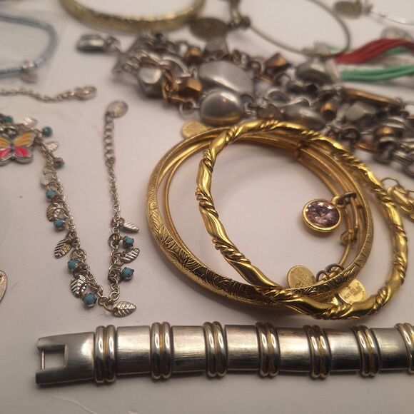 Lot Of 20 Of Used Unbranded/branded Bracelets - Picture 9 of 17